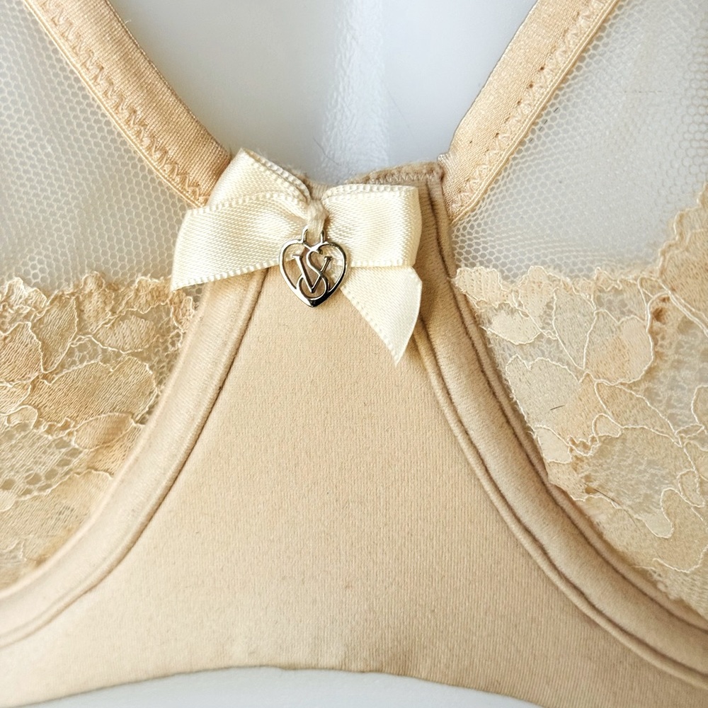 Victoria’s Secret Bra - Picture 2 of 3